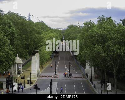 LONDON, VEREINIGTES KÖNIGREICH - 08. Jun 2012: Blick auf den Constitution Hill von der Spitze des Wellington Arch Stockfoto