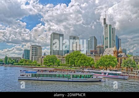 Main und Finanzviertel von Frankfurt, Deutschland. Stockfoto