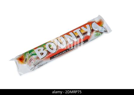 PULA, KROATIEN - 10. DEZEMBER 2020: Prunty Schokolade. Bounty ist eine Schokoladenriegel, hergestellt von Mars, Incorporated Stockfoto