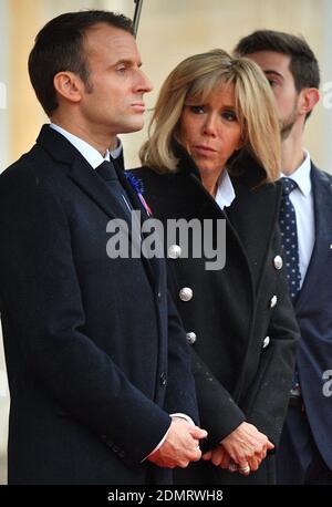 Datei Foto vom 11. November 2018 des französischen Präsidenten Emmanuel Macron und seiner Frau Brigitte Macron empfangen Staatsoberhäupter im Elysee-Palast in Paris, Frankreich. Frankreichs Präsident Emmanuel Macron hat sich für Covid-19 positiv getestet, sagt sein Büro. Der 42-Jährige hat nach Auftreten der Symptome einen Test gemacht und wird sich nun sieben Tage lang isolieren, teilte der Elysee-Palast in einer Erklärung mit. Macron ist "immer noch verantwortlich" für die Führung des Landes und wird aus der Ferne arbeiten, sagte ein Beamter. Foto von Christian Liewig/ABACAPRESS.COM Stockfoto