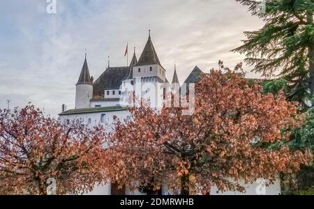 Berühmte mittelalterliche Burg in Nyon, Schweiz Stockfoto