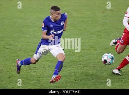 Gelsenkirchen, Deutschland. 16. Dez 2020. firo: 16.12.2020 Fuvuball: Fußball: 1. Bundesliga, Saison 2020/21 FC Schalke 04 - SC Freiburg 0: 2 Einzelaktion, Amine Harit Credit: Jvºrgen Fromme/firoportsphoto/Pool zur weltweiten Nutzung/dpa/Alamy Live News Stockfoto