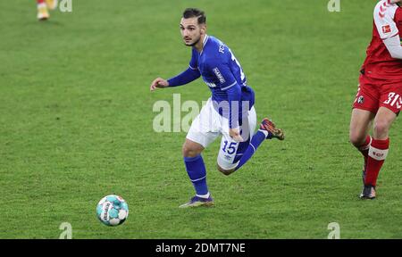 Gelsenkirchen, Deutschland. 16. Dez 2020. firo: 16.12.2020 Fuvuball: Fußball: 1. Bundesliga, Saison 2020/21 FC Schalke 04 - SC Freiburg 0: 2 Einzelaktion, Ahmed Kutucu Credit: Jvºrgen Fromme/firoportsphoto/Pool zur weltweiten Nutzung/dpa/Alamy Live News Stockfoto