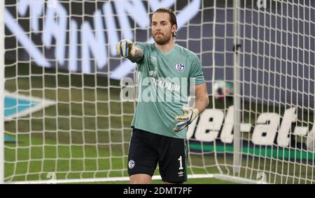 Gelsenkirchen, Deutschland. 16. Dez 2020. firo: 16.12.2020 Fuvuball: Fußball: 1. Bundesliga, Saison 2020/21 FC Schalke 04 - SC Freiburg 0: 2 Gesture, Ralf Fv§hrmann Credit: Jvºrgen Fromme/firoportsphoto/Pool zur weltweiten Nutzung/dpa/Alamy Live News Stockfoto