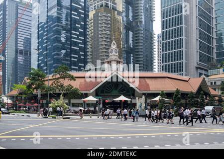 Singapur: Ehemaliger Telok Ayer Markt, jetzt bekannt als Lau Pa Sat, mit seiner viktorianischen Eisenstruktur, ein nationales Denkmal im Stadtzentrum Stockfoto