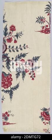 Chintz Fragmente, Medium: Baumwolle Technik: Mordants für Schwarz, 2 Rot- und 2 Violettstücke über Resist mit Pinsel und Stift aufgetragen; Mader gefärbt; Blau mit Pinsel über Resist aufgetragen; Gelb mit Pinsel aufgetragen; Chintz auf Leinwandbindung, zwei Fragmente, die das Spiegelbild eines blühenden Baummotivs zeigen., Indien, 18. Jahrhundert, bedruckte, gefärbte & bemalte Textilien, Chintz-Fragmente Stockfoto