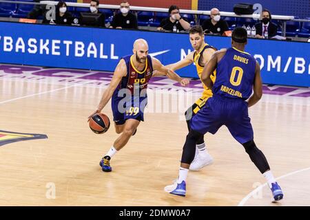 Nick Calathes vom FC Barcelona in Aktion während der Türkischen Airlines EuroLeague Basketballspiel zwischen FC Barcelona und BC KH / LM Stockfoto