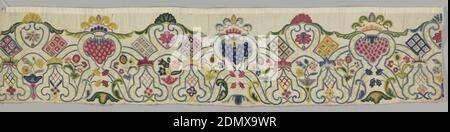 Textil, Medium: Wolle auf Baumwolle Technik: Krempelstickerei auf Twill-Webart, Rand von der Unterseite eines Rockes, aus schwerer Twill-Webart Baumwolle, bestickt in polychromer Wolle. Eine formale Anordnung stilisierter Einrahmungen, mit Laubblütenhaufen und gitterartigen Formen dazwischen. Gehäkelt in Luftmasche, Knoten usw. geschickte Schattierung von Blau, Rot und Grün in größeren Partien. Material ist 17 1/2 ' breit und drei Selvages vorhanden, auf der Rückseite; Band ist 1m lang und 22cm von oben nach unten., Frankreich, Anfang des 18. Jahrhunderts, Stickerei & Nähen, Textil Stockfoto