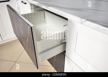 Küchenschrank Tür Schublade Seitenansicht mit Soft Quiet Closer