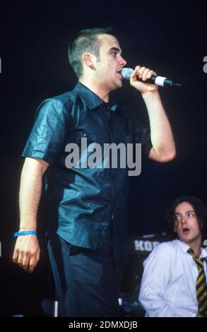 Robbie Williams beim Glastonbury Festival 1998, Somerset, England, Großbritannien. Stockfoto