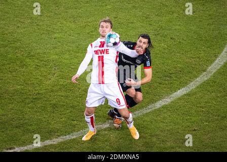 Sebastian Andersson (Köln), Aleksandar Dragovic (Leverkusen) 1. FC Köln gegen Bayer Leverkusen 16.12.2020, Fussball, 1. Bundesliga, Saison 2020/21 Foto Stockfoto