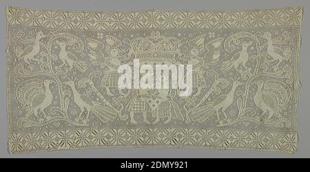 Panel, Medium: Leinen Technik: Nadelarbeit auf geknüpftem Netz, horizontales Band mit einem Paar, das unter einer Krone steht, unterstützt von geflügelten Figuren. Pfauen und Vögel in Bäumen auf beiden Seiten., Deutschland, 18. Jahrhundert, Spitze, Tafel Stockfoto
