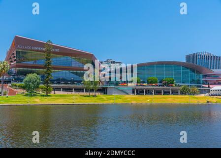 ADELAIDE, AUSTRALIEN, 7. JANUAR 2020: Adelaide Convention Center am Riverside of Torrens in Australien Stockfoto