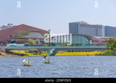 ADELAIDE, AUSTRALIEN, 7. JANUAR 2020: Adelaide Convention Center am Riverside of Torrens in Australien Stockfoto