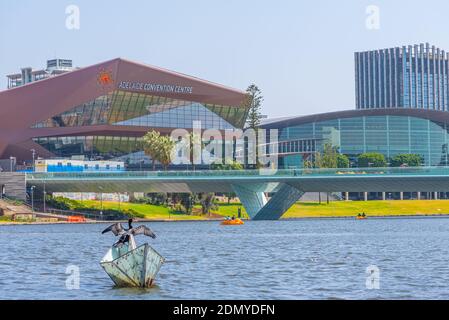 ADELAIDE, AUSTRALIEN, 7. JANUAR 2020: Adelaide Convention Center am Riverside of Torrens in Australien Stockfoto