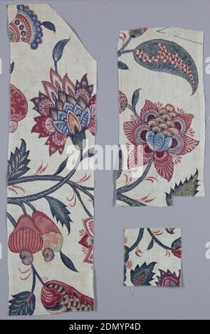 Chintz Fragmente, Medium: Baumwolle Technik: Beizmittel für 2 Rot, 2 Violett und Schwarz mit Pinsel und Stift über Resist aufgetragen; Färbermittel gefärbt; Blau durch Eintauchen über Resist aufgetragen; Gelb mit Pinsel aufgetragen; Chintz auf Leinwandbindung, drei Fragmente von Blumen und Stielen auf weißem Grund., Indien, Mitte des 18. Jahrhunderts, bedruckte, gefärbte & bemalte Textilien, Chintz-Fragmente Stockfoto