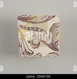 Wandverkleidungen, verzinntes Steingut, Unterglasur, zwei vertikale Rechtecke, 23 Kacheln hoch. A) neun Steine oben breit, sieben Steine unten breit. B) zehn und eineinhalb Fliesen breit., Arabesque Design von Laub. A) mit zentrierter Figur der Gerechtigkeit unter einem Baldachin. B) mit zentrierter Urne., evtl. Delft, Niederlande, evtl. Rotterdam, Holland, ca. 1725, Fliesen, Dekorative Kunst, Wandverkleidungen Stockfoto