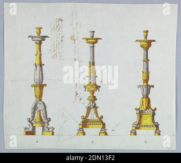 Drei Entwürfe für Kerzenhalter, Luigi Righetti, Italienisch, 1780 - 1819, Stift und Tinte, Pinsel und Sepia waschen, grau, gelb Aquarell, Graphit auf hellblauem Papier, Horizontal Rechteck. Drei Entwürfe für Kerzenständer mit den Aufschrift A, B, C von links nach rechts. Die Inschrift 'Qui CI va, etc.', wie in 1938-88-624 geschrieben, erscheint in den Sockeln aller drei Kerzenständer. Links wird der Kerzenständer A durch hockende Löwen mit Kalotten unterstützt. Der Sockel ist eine reichere Variante von der, die in E in 1938-88-624 erscheint. Der Schaft ist ein blättriger Baluster über einem Kelch. Stockfoto