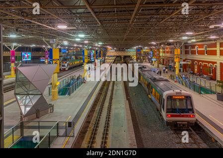 PERTH, AUSTRALIEN, 16. JANUAR 2020: Innenansicht des Bahnhofs von Perth, Australien Stockfoto