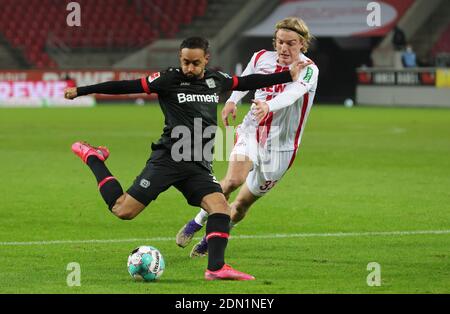 Stadt Köln, Deutschland. 16. Dez. 2020. firo: 16.12.2020, Fußball, 1. Bundesliga, Saison 2020/2021, 1. FC Köln - Bayer 04 Leverkusen 0: 4 BELLARABI gegen BORNAUW, Köln Rechts Credit: Ralf Ibing/firo Sportphoto/Pool / use worldwide/dpa/Alamy Live News Stockfoto