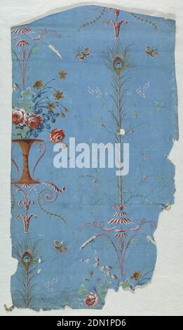 Seitenwand, Block auf handgefertigtem Papier gedruckt, Arabesque auf blauem Boden, zeigt Korb mit Blumen und Pfauenfeder umgeben von Figur acht. Vollständige Wiederholung sichtbar., Frankreich, ca. 1780, Wallcoverings, Sidewall Stockfoto