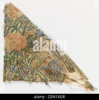 Fragment, Medium: Seide, metallische Garne Technik: Zusammengesetztes Köpergewebe mit diskontinuierlicher ergänzender Schussmuster (Brokat), Fragment aus gewebter Seide mit einem sich wiederholenden Muster eines Vogels, der auf einem Rosenzweig aus einem Hügel thront. In hellblau, grün und rosa Seide auf silbermetallischem Boden., Persien, der heutige Iran oder Indien, 17. Jahrhundert, gewebte Textilien, Fragment Stockfoto