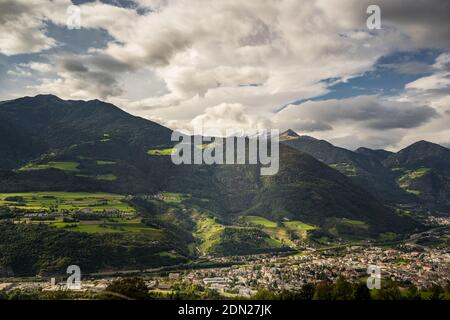 Blick auf brixen in den Bergen in italien Stockfoto