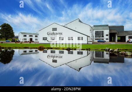 Die GlenAllachie Distillery in der Nähe des Dorfes Aberlour in Speyside, Schottland, Großbritannien Stockfoto