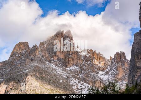 Berggipfel von langkofel im Winter Stockfoto