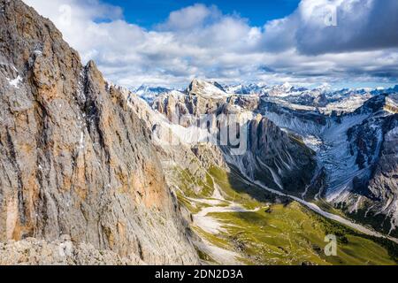 Blick vom Gipfel der geisler-Gruppe Auf den alpen Stockfoto