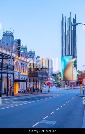 PERTH, AUSTRALIEN, 19. JANUAR 2020: Perth Digital Tower am Ende der William Street, Australien Stockfoto