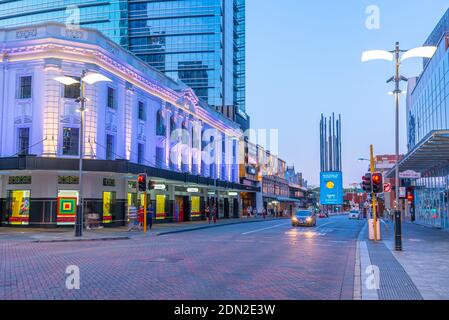 PERTH, AUSTRALIEN, 19. JANUAR 2020: Perth Digital Tower am Ende der William Street, Australien Stockfoto