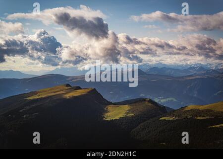 Blick auf die Berge vom seceda Gipfel Stockfoto