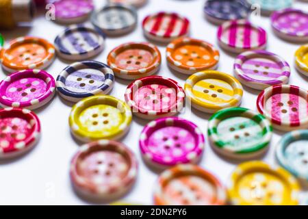 Full Frame Geschossen von farbigen Buttons
