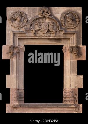 Auf den Straßen in Katalonien, öffentliche Plätze. Elemente der architektonischen Dekorationen von Gebäuden, Türen und Bögen, Gipsformen und Muster. Stockfoto