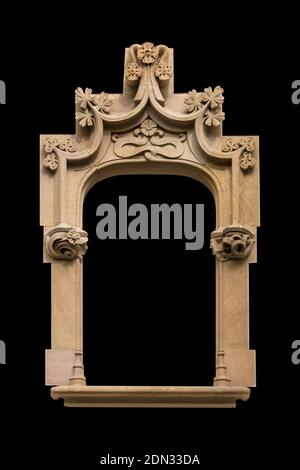 Auf den Straßen in Katalonien, öffentliche Plätze. Elemente der architektonischen Dekorationen von Gebäuden, Türen und Bögen, Gipsformen und Muster. Stockfoto