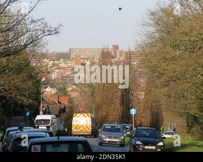 Blick auf die London Road Richtung Norden in Richtung Northampton Stadtzentrum. Stockfoto