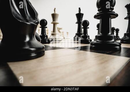 Macro photo of chess pieces on a chess board Stockfoto