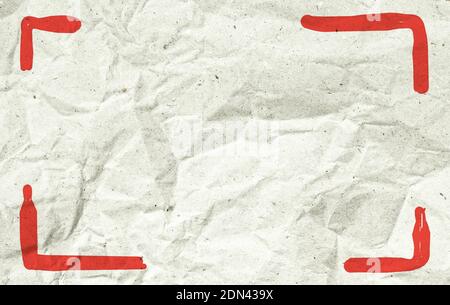 Ein rot gerahmtes, zerknittertes Papierblatt mit Platz für Kopien Stockfoto