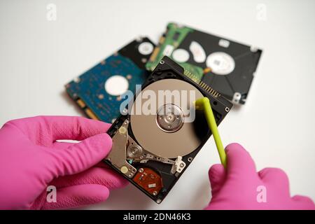 Sichere Reinigung und Überprüfung Ihrer elektronischen Daten auf Medien. Konzept. Stockfoto