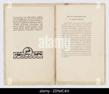 Nachweis für Ausstellungskatalog, 'Jockeys,' Kingore Galleries, New York, NY, William Hunt Diederich, American, B.. Ungarn, 1884–1953, Offsetdruck auf baumwollwebpapier von fabriano, ganzseitiger Proof für Textlayout. Links, Bild eines Balkongeländers mit Jagdhunden um einen Hirsch., USA, Frankreich, 1920, Alben (gebunden) & Bücher, Buch, Buch Stockfoto