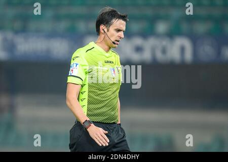 Verona, Italy. 16th Dec, 2020. Verona, Italy, Marcantonio Bentegodi stadium, December 16, 2020, The referee Riccardo Ros during Hellas Verona vs UC Sampdoria - Italian football Serie A match Credit: Ettore Griffoni/LPS/ZUMA Wire/Alamy Live News Stock Photo