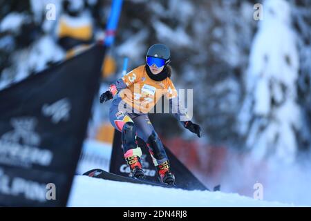 Carezza, Italien. Dezember 2020. FIS Snowboard Weltcup - Covid-19 Ausbruch Parallel Slalom Finale am 17/12/2020 in Carezza, Italien. In Aktion Carolin Langenhorst (GER) (Foto: Pierre Teyssot/ESPA-Images) Quelle: European Sports Photo Agency/Alamy Live News Stockfoto
