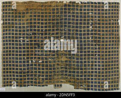 Fragment, Medium: Seidentechnik: Leinwandbindung, Plaid aus dunkelblau, braun und rot., 13. Jahrhundert, gewebte Textilien, Fragment Stockfoto