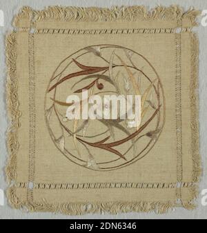 Doily, Medium: Leinen, Seidentechnik: Einfarbig gesticktes Gewebe mit Stiel, Lauf, Satin, Knoten, abgelöste Kette, Looping- und Speckstichen, Doily in kreisförmigem, floralem Jugendstil-Muster mit mehrfarbigem Seidenfaden bestickt., USA, ca. 1900, Sticken & Nähen, Doily Stockfoto