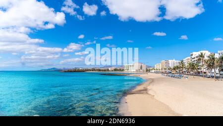 Landschaft mit Playa del Reducto im Arrecife, Hauptstadt von Lanzarote, Kanarische Inseln, Spanien Stockfoto