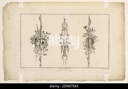 Trophäen mit musikalischen Motiven, Platte 1 aus 'Cahier de Trophées, Soffites et Vases', Parte IX, Cahier I, Richard de Lalonde, französisch, aktiv 1780–96, C. le Meunnié, französisch, aktiv 1768 - 1796, Gravur auf Papier, drei Trophäen aus Musikinstrumenten, gebunden mit Bändern und Girlanden. Aus 'Cahier de Trophées, Soffites et Vases,' parte IX, cahier I, planche 2., Frankreich, ca. 1780, Drucken Stockfoto