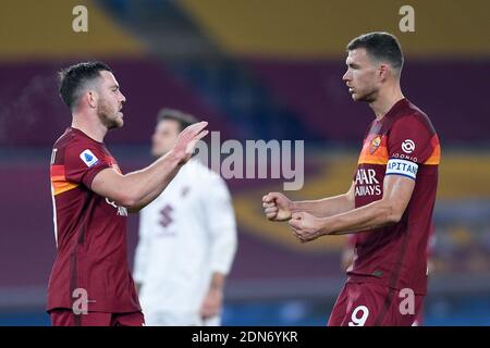 Rome, Italy. 17th Dec, 2020. Jordan Veretout of AS Roma celebrates after scoring second goal with Edin Dzeko of AS Roma during the Serie A match between Roma and Torino at Stadio Olimpico, Rome, Italy on 17 December 2020. Credit: Giuseppe Maffia/Alamy Live News Stockfoto