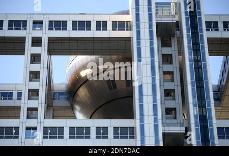 ODAIBA, TOKIO-CIRCA die dritte und aktuelle Fuji TV-Zentrale in Odaiba, bekannt für seine einzigartige Architektur von Kenzo Tange Stockfoto