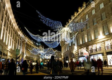 Weihnachtsschmuck auf Regent Street, London England Vereinigtes Königreich Großbritannien Stockfoto